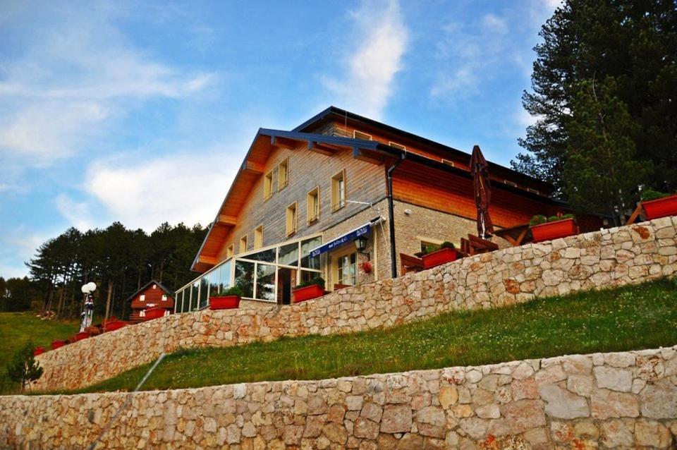 Hotel Snjezna Kuca - Nature Park Of Bosnia Herzegovina Padezina Dış mekan fotoğraf