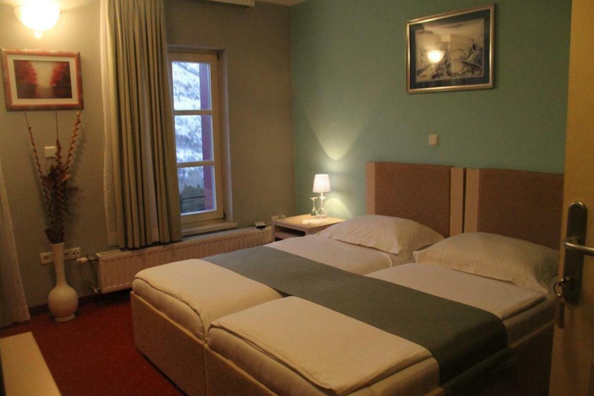 Hotel Snjezna Kuca - Nature Park Of Bosnia Herzegovina Padezina Dış mekan fotoğraf